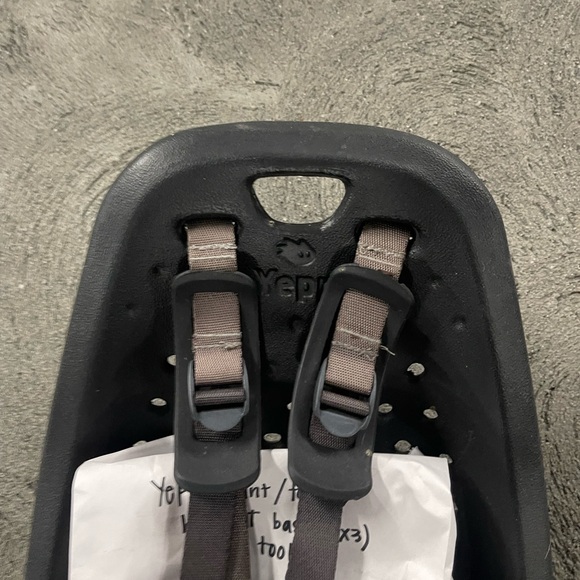 Thule Yepp Maxi Child Bike Seat, Black - Picture 7 of 11
